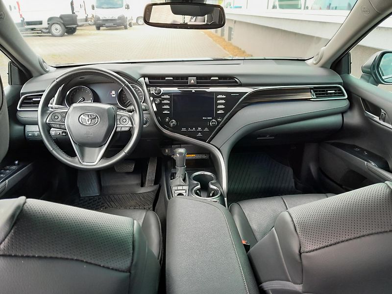 Toyota Camry (2020) XLE 3,6V6 1.maj. ČR  - fotka 17 z 41