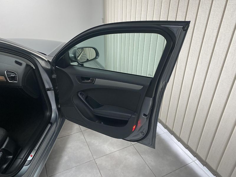 Audi A4 1.8 TFSi AUTOMAT DIGIAC - fotka 12 z 23