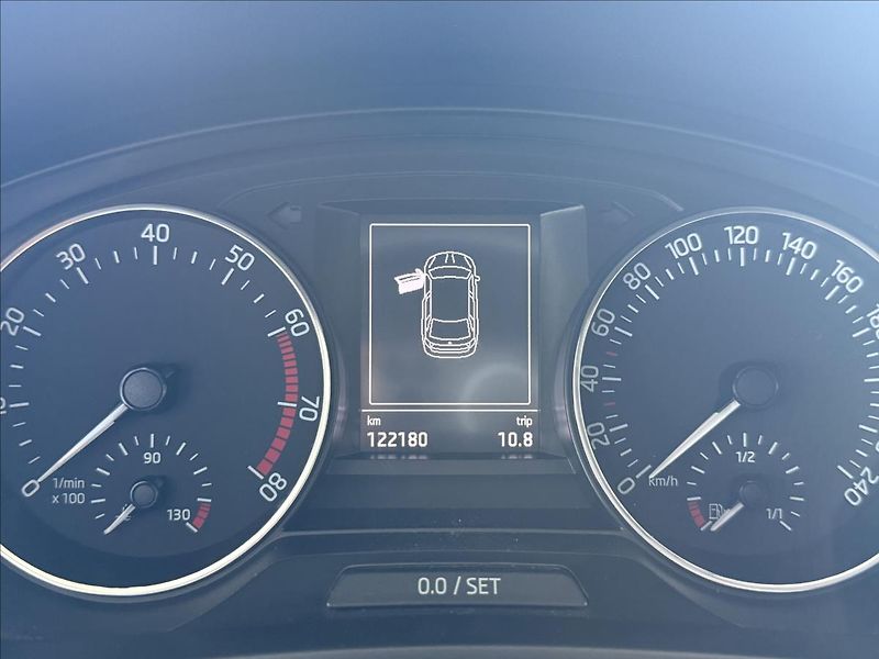 Škoda Rapid 1,2   TSI,DRIVE,SERVISKA,1.MAJ - fotka 13 z 23