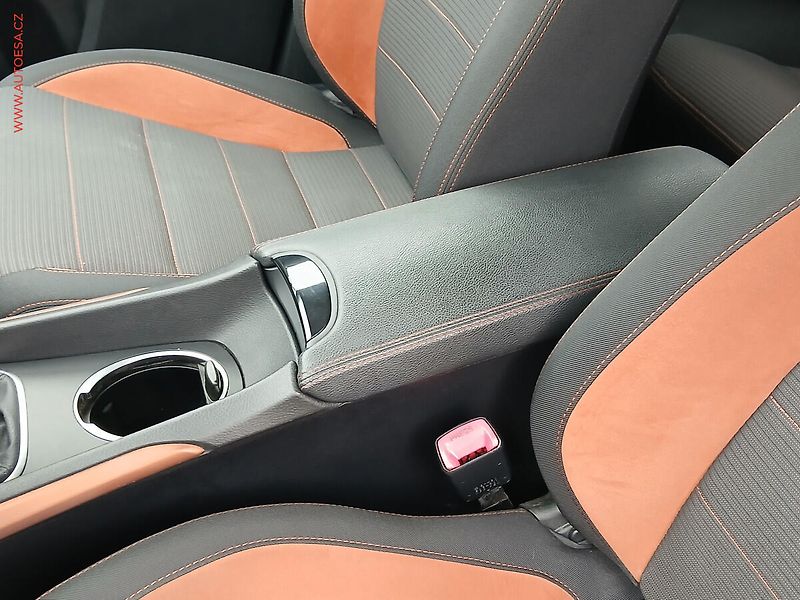 Toyota Avensis (2016) 2.0 D-4D, ČR, Trend - fotka 20 z 24
