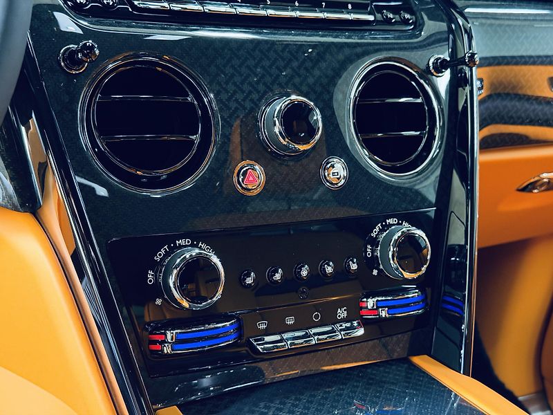 Rolls-Royce Cullinan (2026) Black B SHOOTING STARS BESPOKE - fotka 28 z 45
