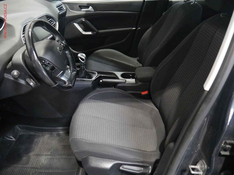 Peugeot 308 (2018) 1.2PT, 1.maj,ČR - fotka 9 z 19