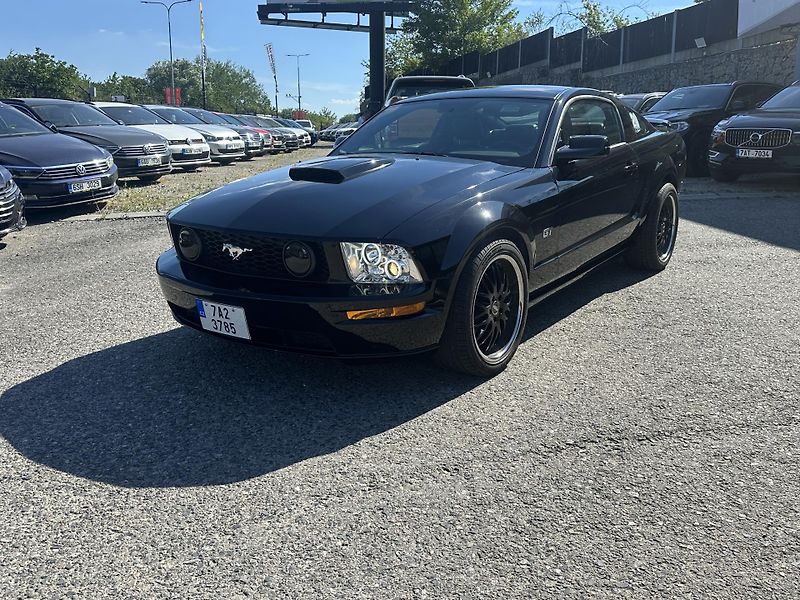 Ford Mustang (2007) Ford Mustang GT 2007 - fotka 3 z 17