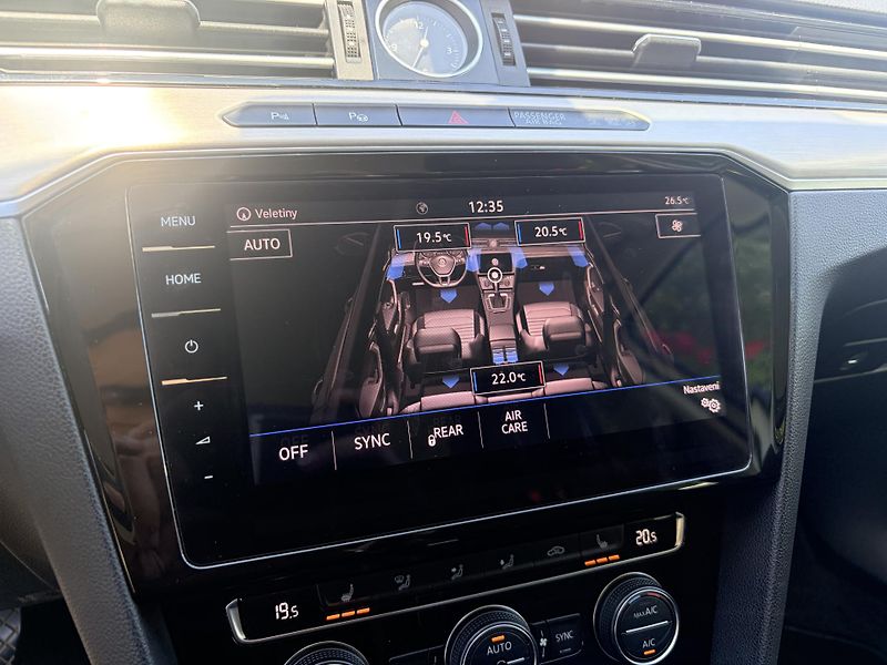 Volkswagen Passat 2.0TDI 110KW HIGHLINE DSG LED - fotka 35 z 46
