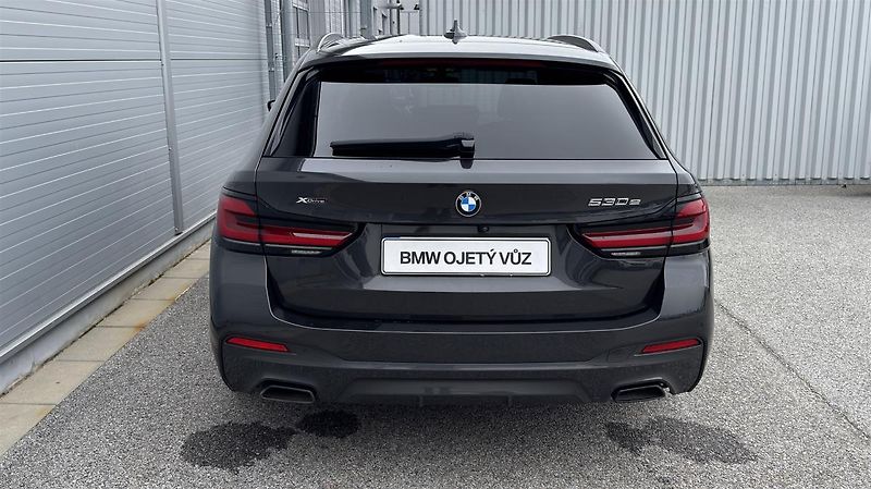 BMW Řada 5 530e xDrive Mpaket - fotka 8 z 14
