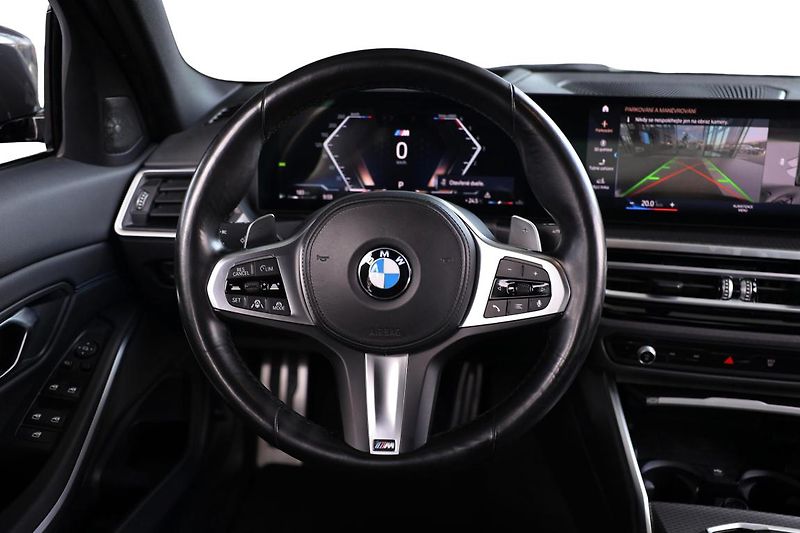 BMW Řada 3 330d xDrive Sedan - fotka 13 z 17