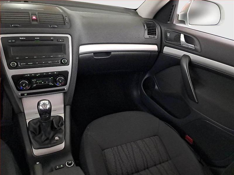 Škoda Octavia (2009) 1.4 TSI, Tempomat - fotka 8 z 17