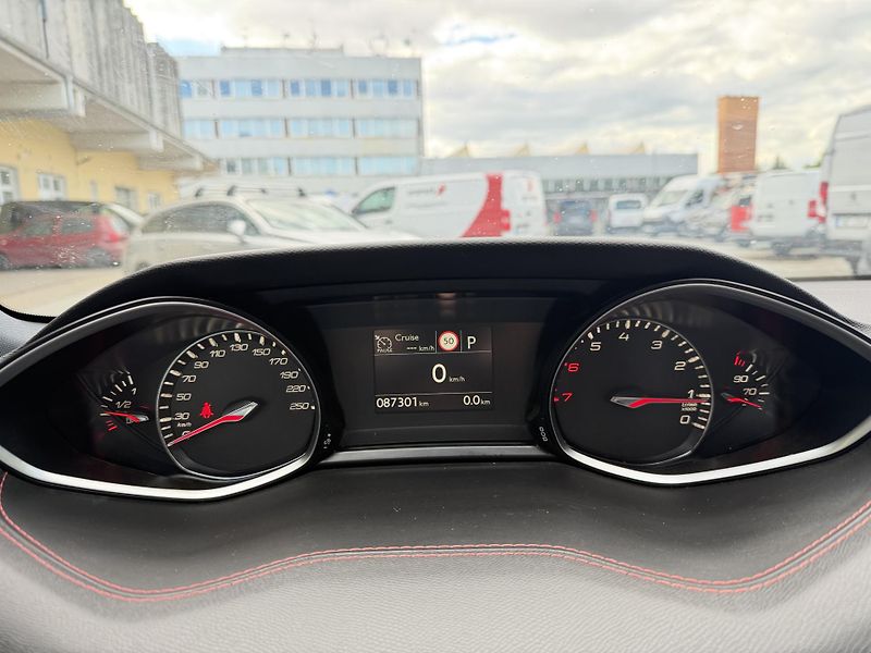Peugeot 308 (2019) SW GT LINE 1.2 130k EAT8 - fotka 21 z 38