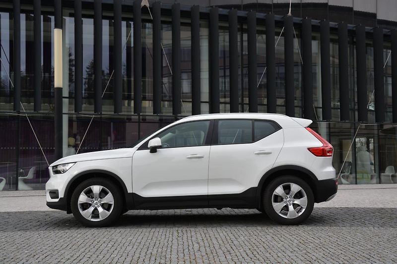 Volvo XC40 (2020) 2,0 D3 DRIVE-E Momentum PRO Aw - fotka 19 z 45