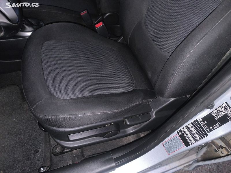Hyundai i20 1,4,MAX VÝBAVA,100KM,1MAJ50LET - fotka 20 z 28