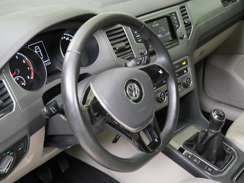 Volkswagen Golf Sportsvan - fotka 14 z 23