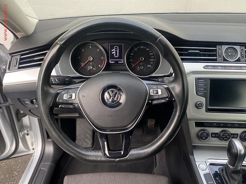 Volkswagen Passat (2016) 1.6 TDi, DSG, navi, AC - fotka 11 z 19