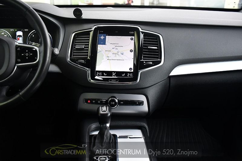 Volvo XC90 D5 AWD MOMENTUM ČR - fotka 22 z 39
