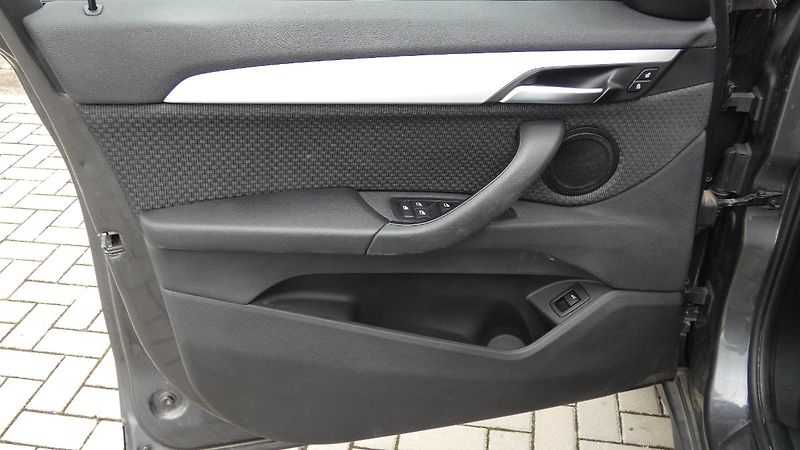 BMW X1 sDrive 18i - fotka 8 z 24