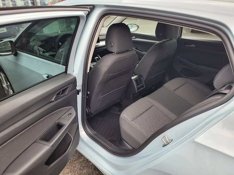 Volkswagen Golf (2025) 1.5 TSI People - fotka 40 z 54