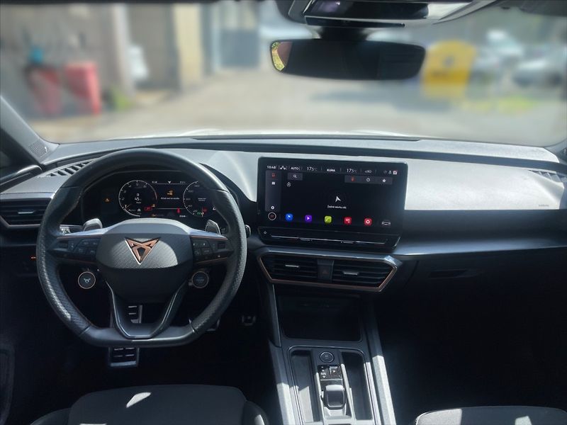 Cupra Leon 2,0 TSI VZ 228 4WD AT - fotka 9 z 11