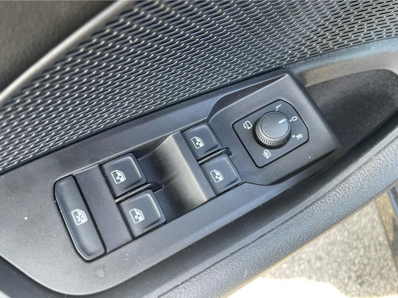 Škoda Octavia COMBI 1.5 TSi M-HEV DSG 7st. S - fotka 14 z 29