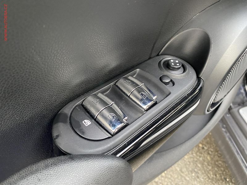 Mini Cooper S (2019) 2.0i, LED, navi, kůže - fotka 13 z 18