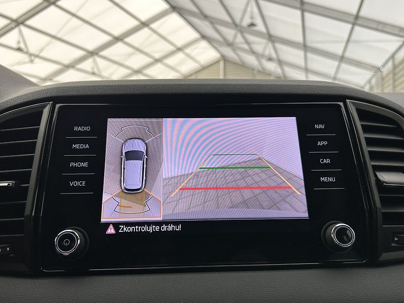 Škoda Karoq 1.5 TSI SportLine - fotka 13 z 32