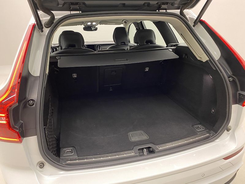 Volvo XC60 B5 AWD DARK PLUS AUT CZ - fotka 6 z 60