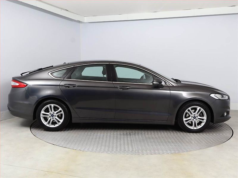Ford Mondeo (2015) Titanium 2.0 TDCI, ČR,1.maj - fotka 6 z 19