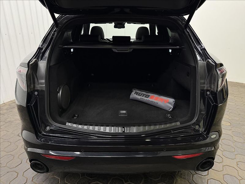 Alfa Romeo Stelvio VELOCE 206kW Q4 PANO TAŽNÉ R21 - fotka 35 z 43