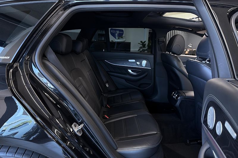 Mercedes-Benz Třídy E (2018) Mercedes-Benz E 53 AMG 4Matic+ - fotka 37 z 52