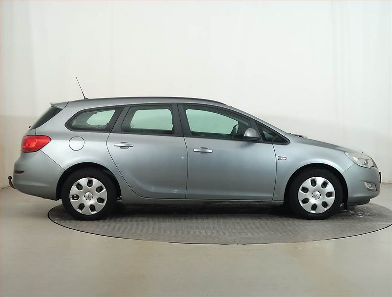 Opel Astra (2011) 1.7 CDTI, po STK, Tažné - fotka 6 z 13