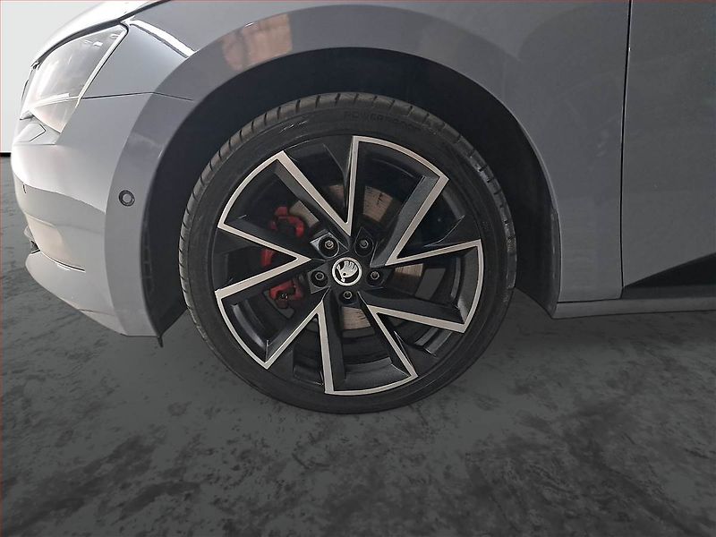 Škoda Superb (2017) 1.4 TSI, Navi, Bi-Xenony - fotka 15 z 24
