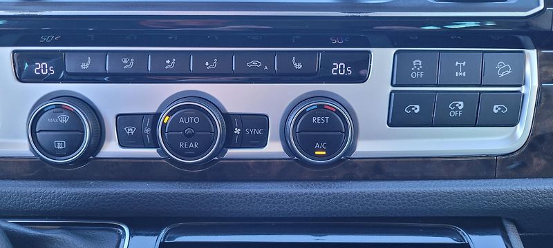 Volkswagen Multivan (2017) T6 2,0TDi 150kW DSG Highline - fotka 21 z 42