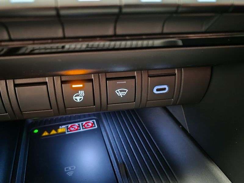 Toyota C-HR 2.0 Hybrid E-CVT Style - fotka 34 z 39