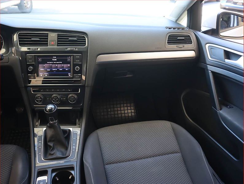 Volkswagen Golf (2018) 1.6 TDI, Tempomat - fotka 8 z 19