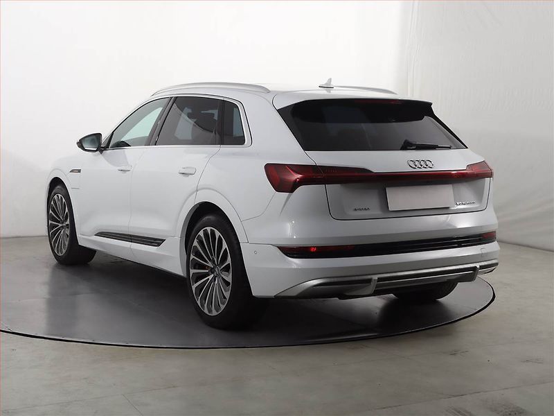Audi e-tron (2020) S-Line 50 quattro - fotka 4 z 27