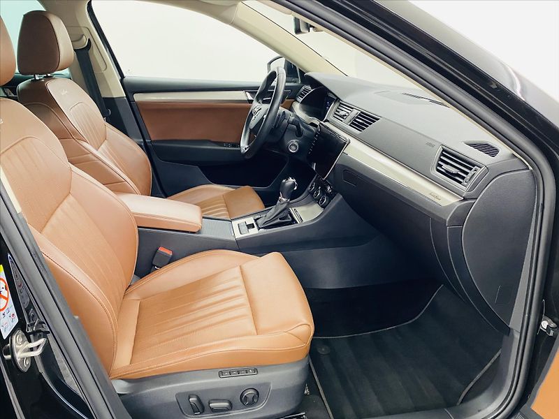 Škoda Superb 2,0 147kW L&K DSG Webasto - fotka 7 z 27