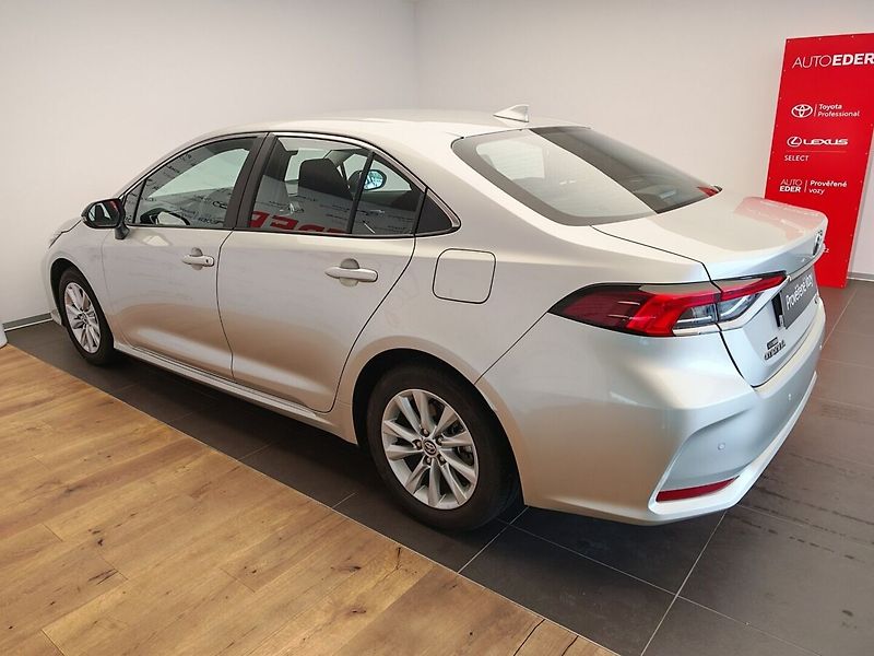 Toyota Corolla 1.8 Hybrid Comfort e-CVT sedan - fotka 6 z 36