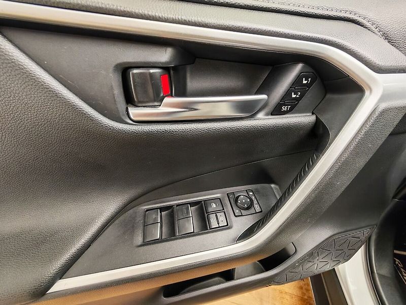Toyota RAV4 Executiv, 4x4, Hybrid - fotka 20 z 43