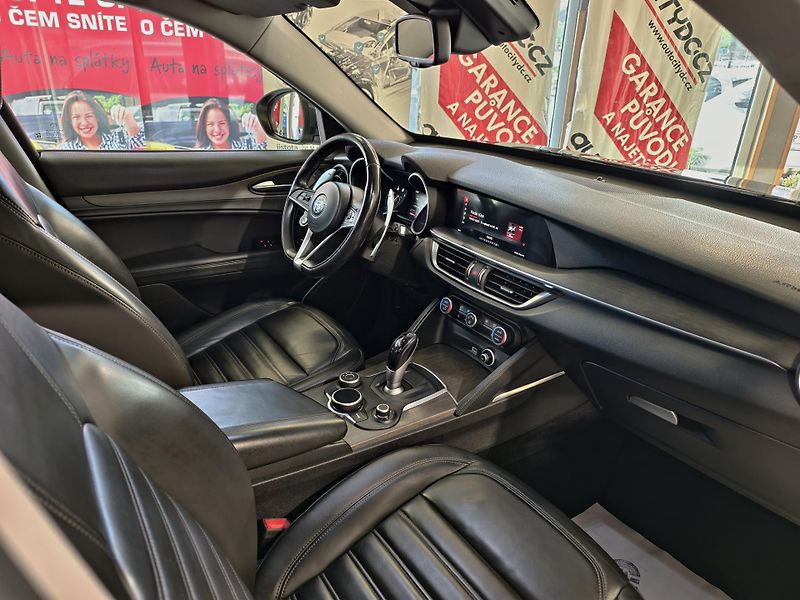 Alfa Romeo Stelvio 2.0 T 206kW Q4 FIRST EDITION - fotka 8 z 24