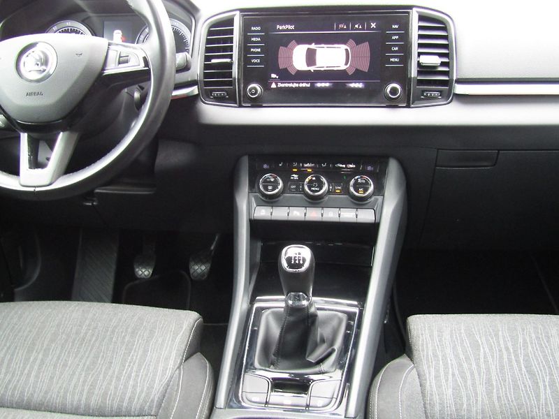Škoda Karoq (2019) 1.0 TSI 85kW ACC + KAMERA - fotka 17 z 43