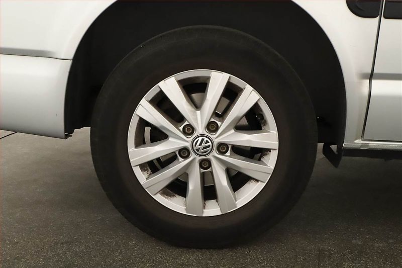 Volkswagen Transporter (2021) 2.0 TDI, Bus, 5Míst, ČR, 1Maj - fotka 17 z 17