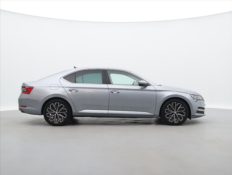 Škoda Superb 2,0 TDI 140kW DSG 4x4 L&K DPH - fotka 8 z 39