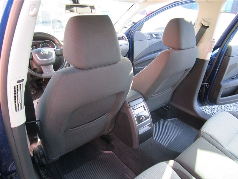 Škoda Superb Combi 2.0TDi Ambi, aut. Klima - fotka 25 z 40