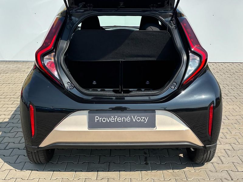 Toyota Aygo 1.0 VVT-i X-play Style AT - fotka 10 z 26