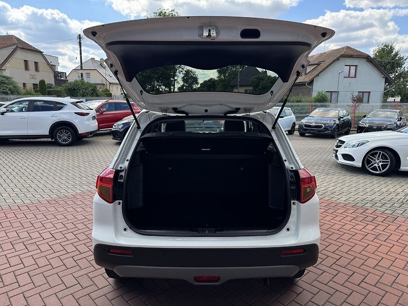 Suzuki Vitara (2016) 1.6i VVT Comfort Plus LED Navi - fotka 23 z 50