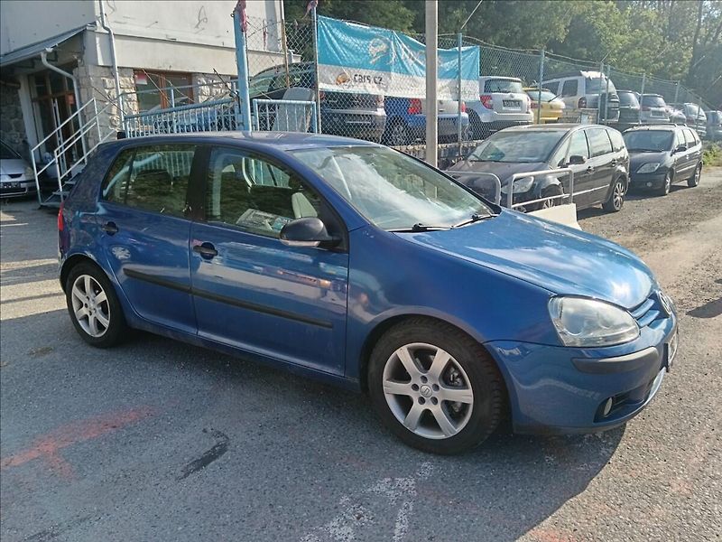 Volkswagen Golf 2,0 TDi - fotka 12 z 18