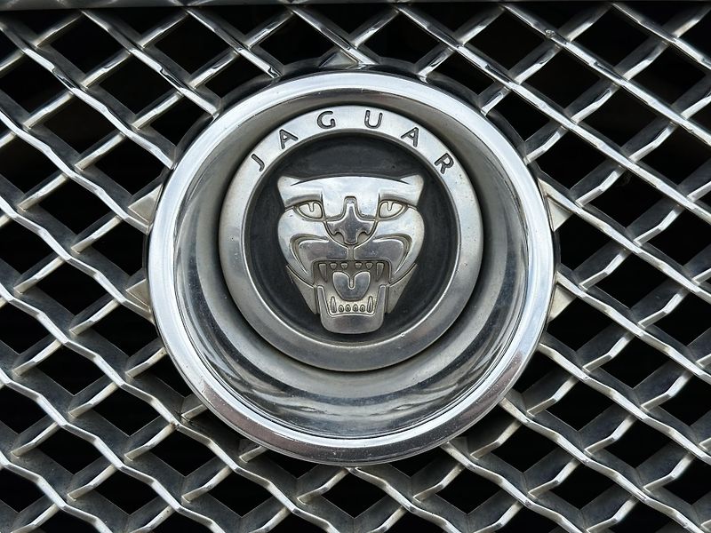Jaguar XF 3,0 V6 Diesel Lux Automat - fotka 5 z 40