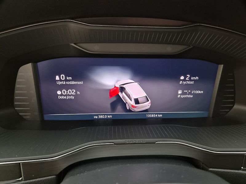 Škoda Superb 2.0 TDI 4x4 Scout - fotka 9 z 29