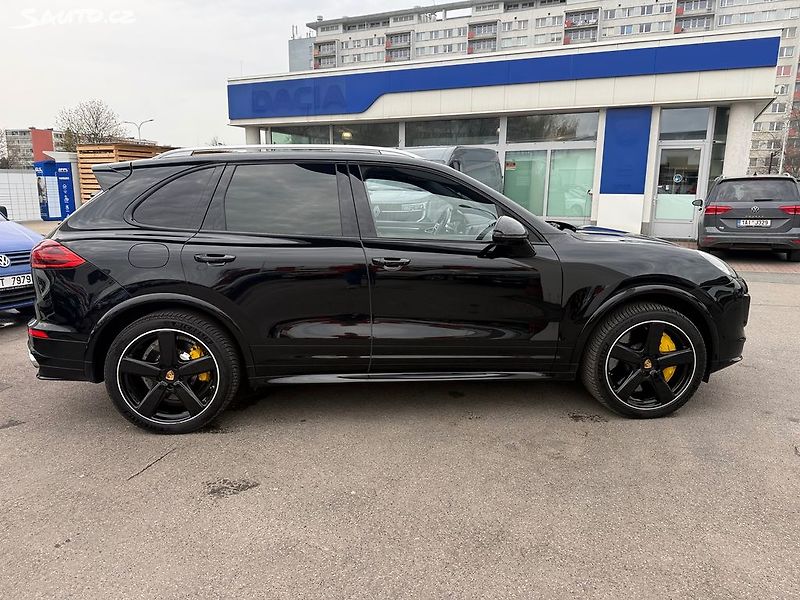 Porsche Cayenne Turbo S - fotka 5 z 44