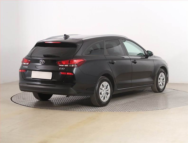 Hyundai i30 (2022) Comfort 1.0 T-GDI, Serv.kniha - fotka 5 z 15
