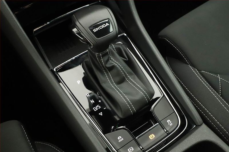 Škoda Karoq (2025) 1.5 TSI, Sportline, Navigace - fotka 16 z 20