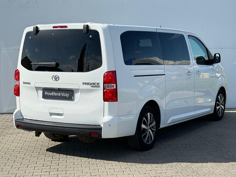 Toyota ProAce Verso 2,0 D-4D L2 Family AT - fotka 2 z 30